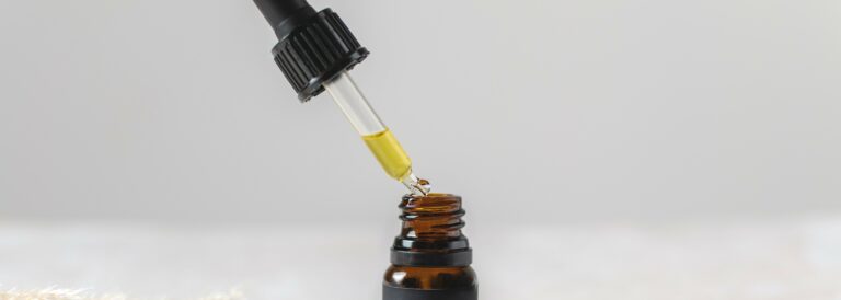 Manuka Oil For Toenail Fungus - Is It Actually Good? (Top 5 Benefits - How To Use Manuka Oil For Toenail Fungus